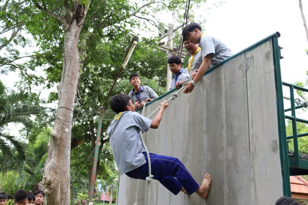 กิจกรรมการอยู่ค่ายพักแรมลูกเสือ เนตรนารีสามัญรุ่นใหญ่ ม.1-3