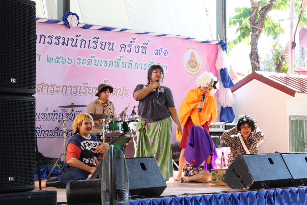 กิจกรรมร่วมแข่งขันงานศิลปหัตถกรรมนักเรียน