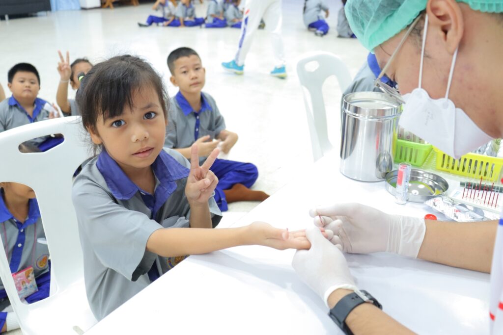 กิจกรรมรับการตรวจคัดกรองภาวะโลหิตจาง และการตรวจสุขภาพเบื้องต้น
