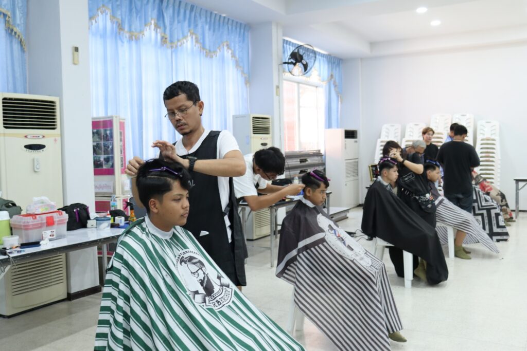 กิจกรรมขอขอบพระคุณ คุณทิพย์วิภา กระจ่างธนาทรัพย์ และทีม The barber factory