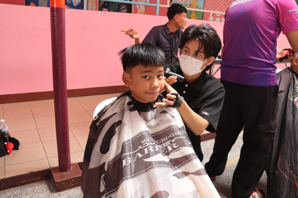 กิจกรรมขอขอบพระคุณ คุณทิพย์วิภา กระจ่างธนาทรัพย์ และทีม The barber factory