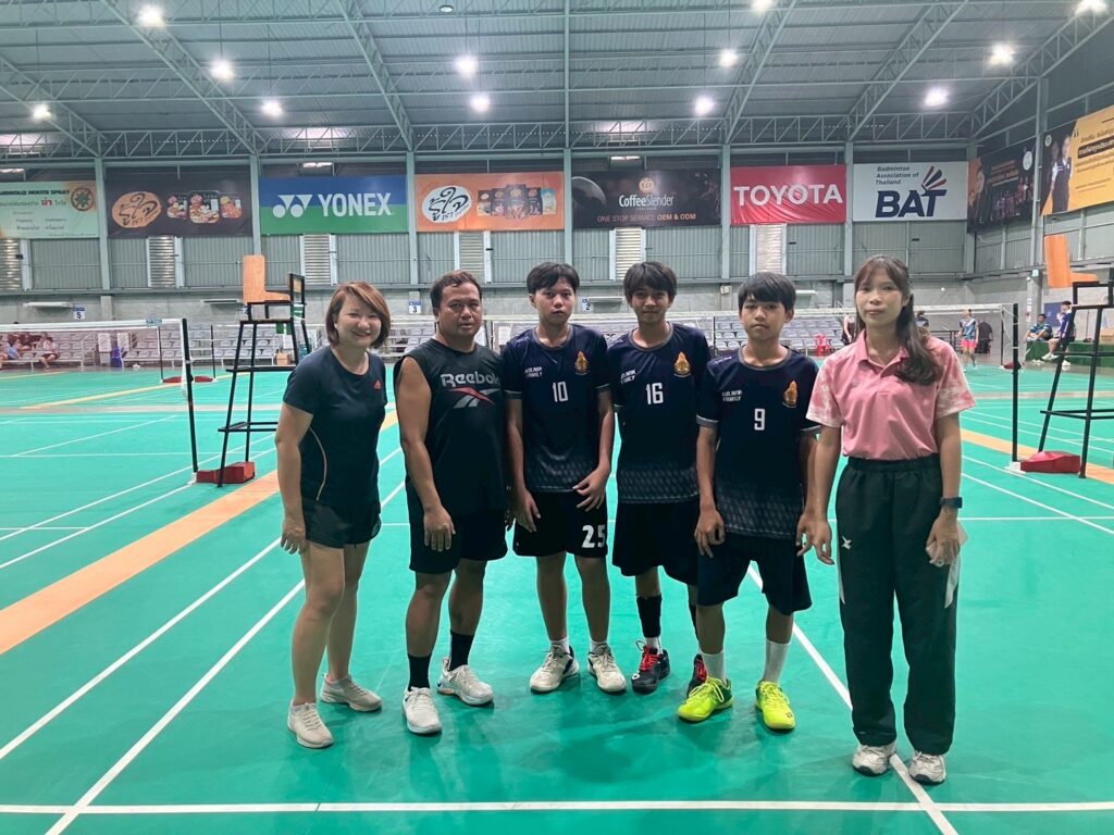 เข้าร่วมการแข่งขันกีฬาแบดมินตัน สมาคมกีฬาแห่งจังหวัดปทุมธานี